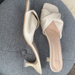 Heeled sandal beige size 9.5